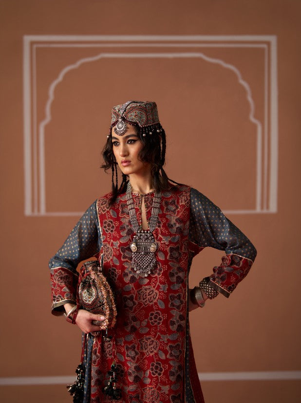 Arohi Kurti