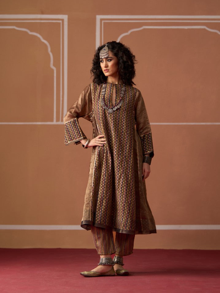 Kamya Kurta