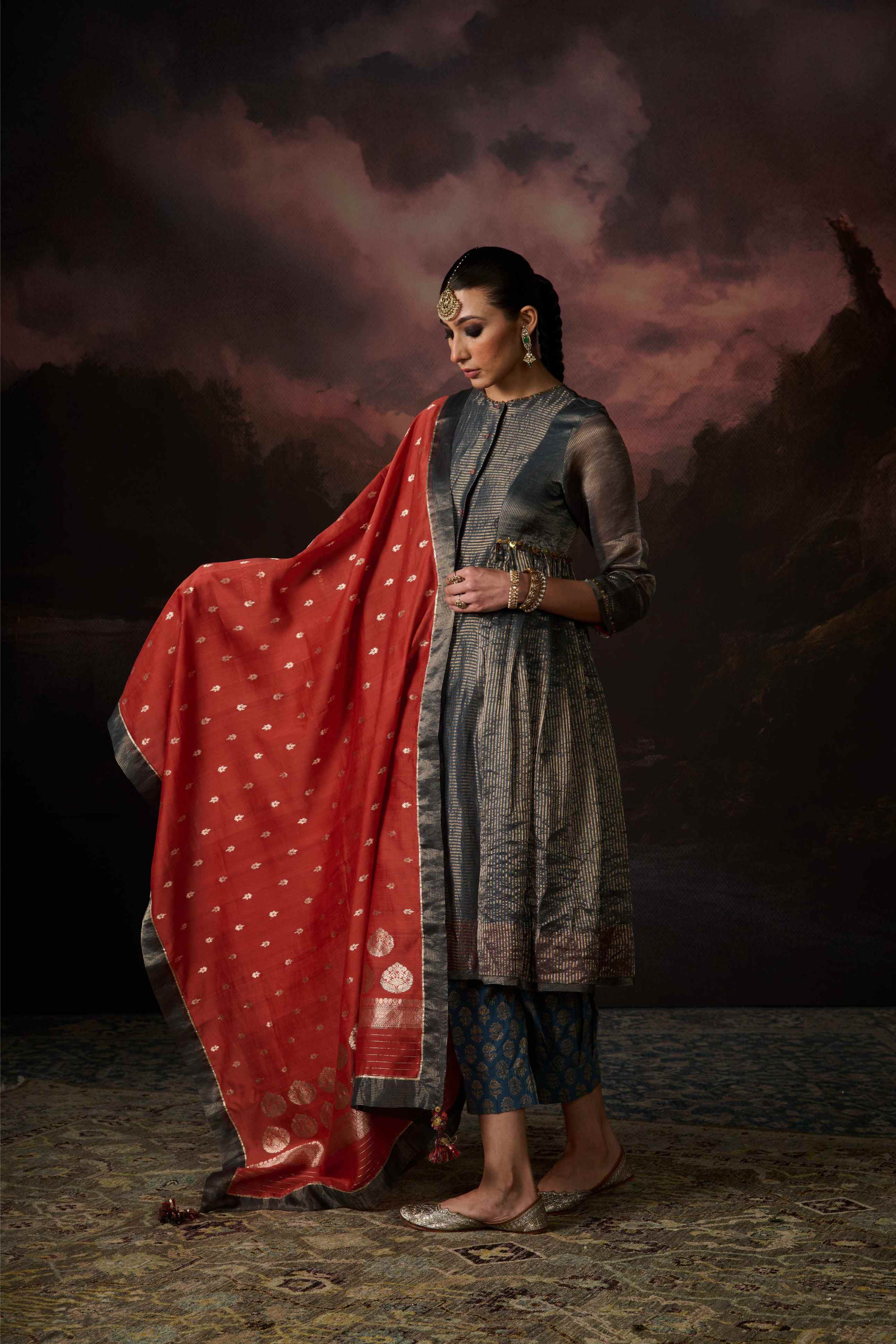 Mona Dupatta