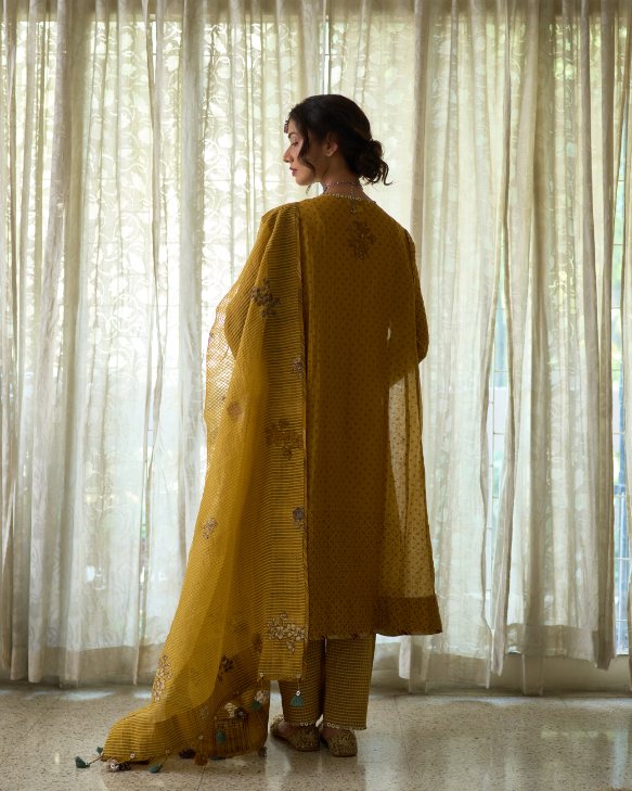 Kuhu Kurta