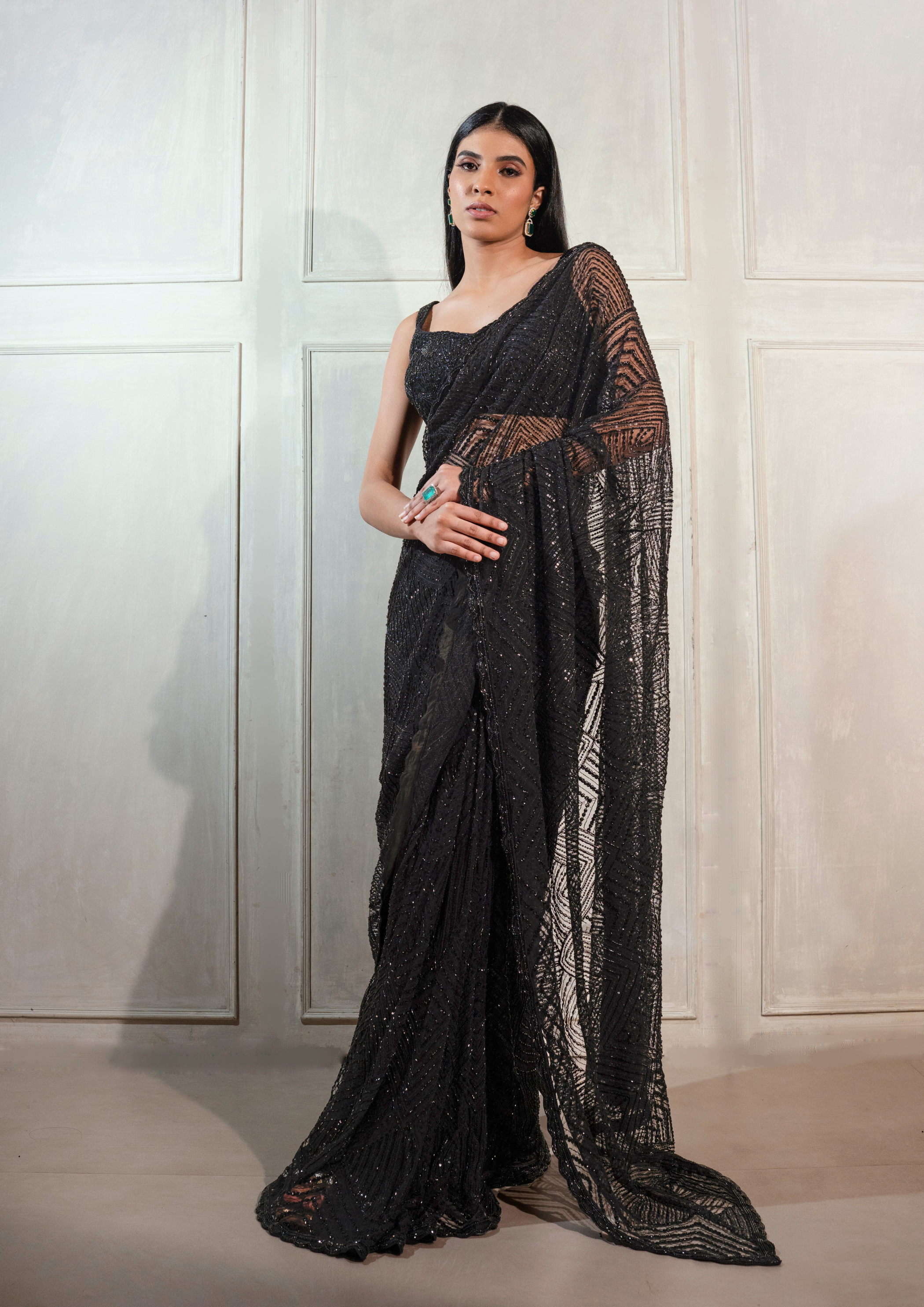 Black Half Digital Print Velvet Saree With Mirror Work Lace Border –  Fabcurate