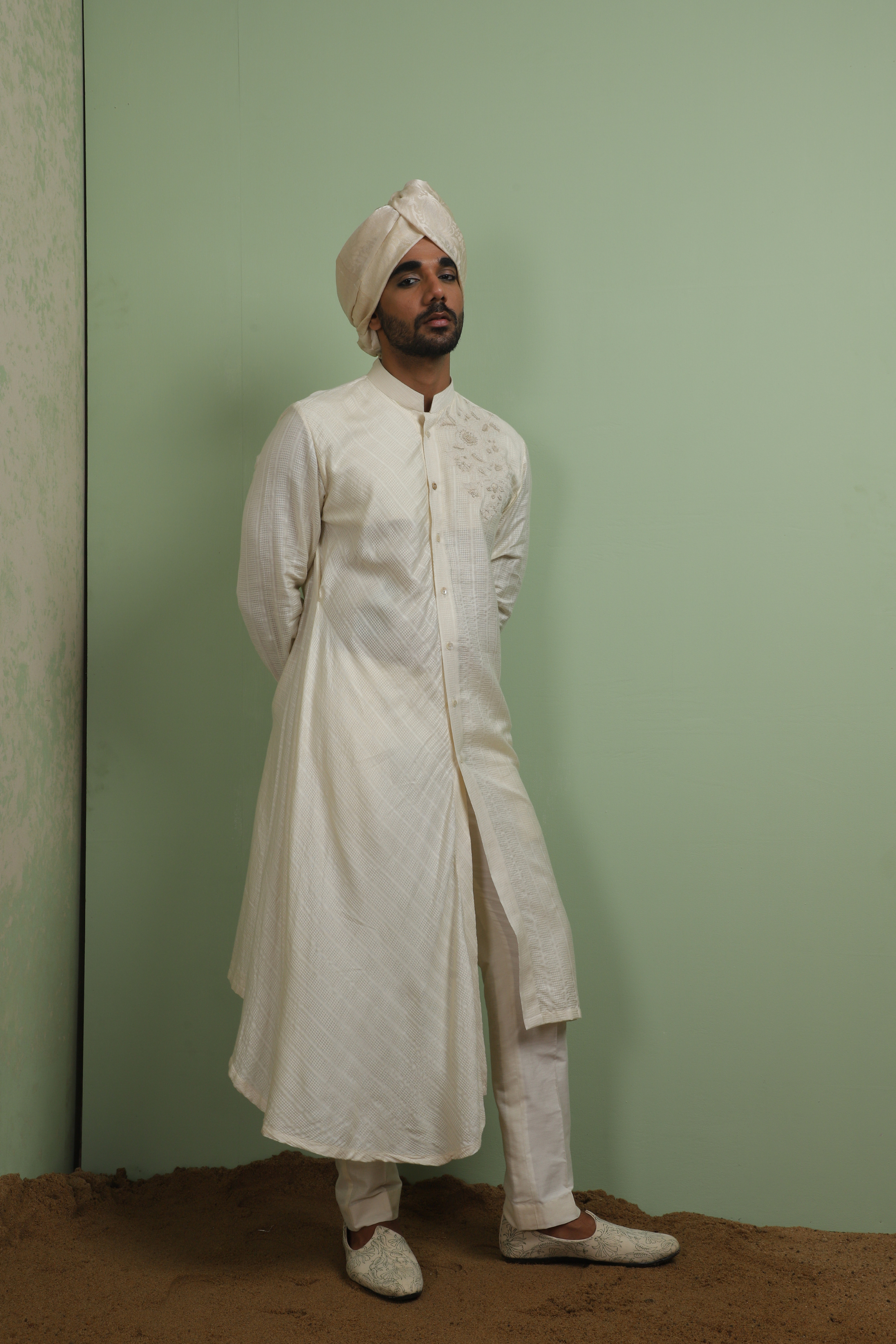 Idhaya Embroidered Drapes Kurta