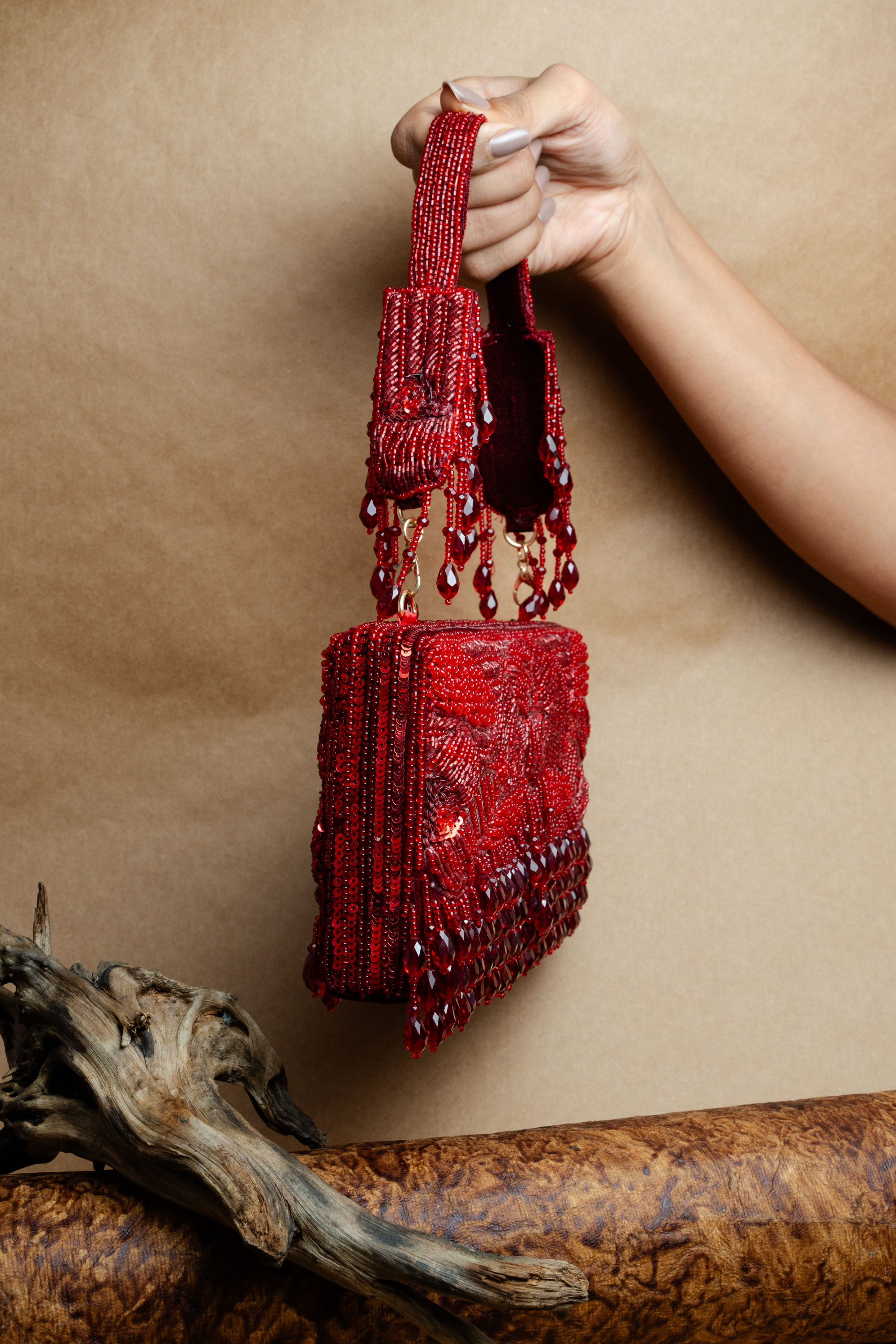 Ornate Radiance Kasse Crimson Bloom