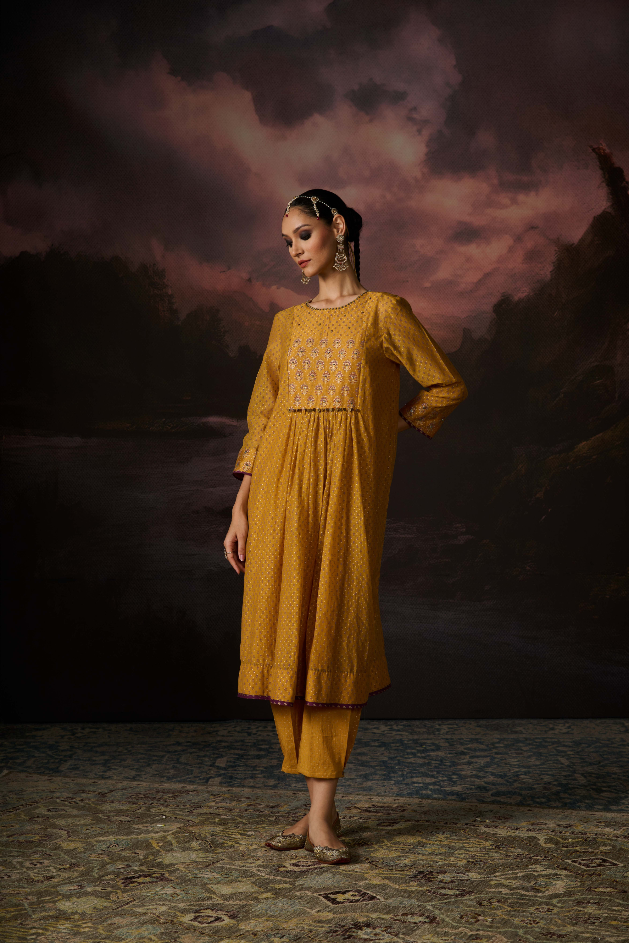 Ayaan Kurta