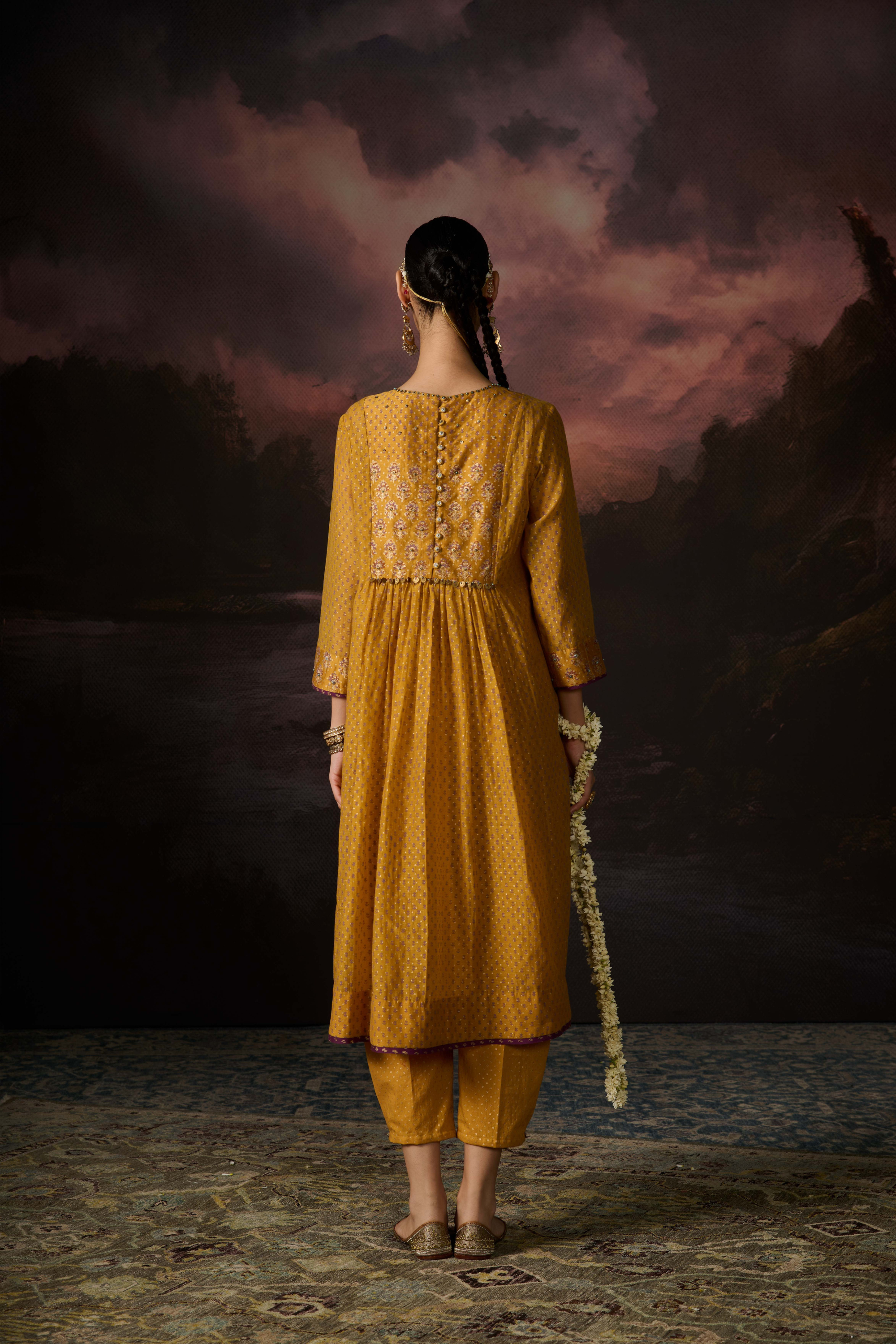 Ayaan Kurta