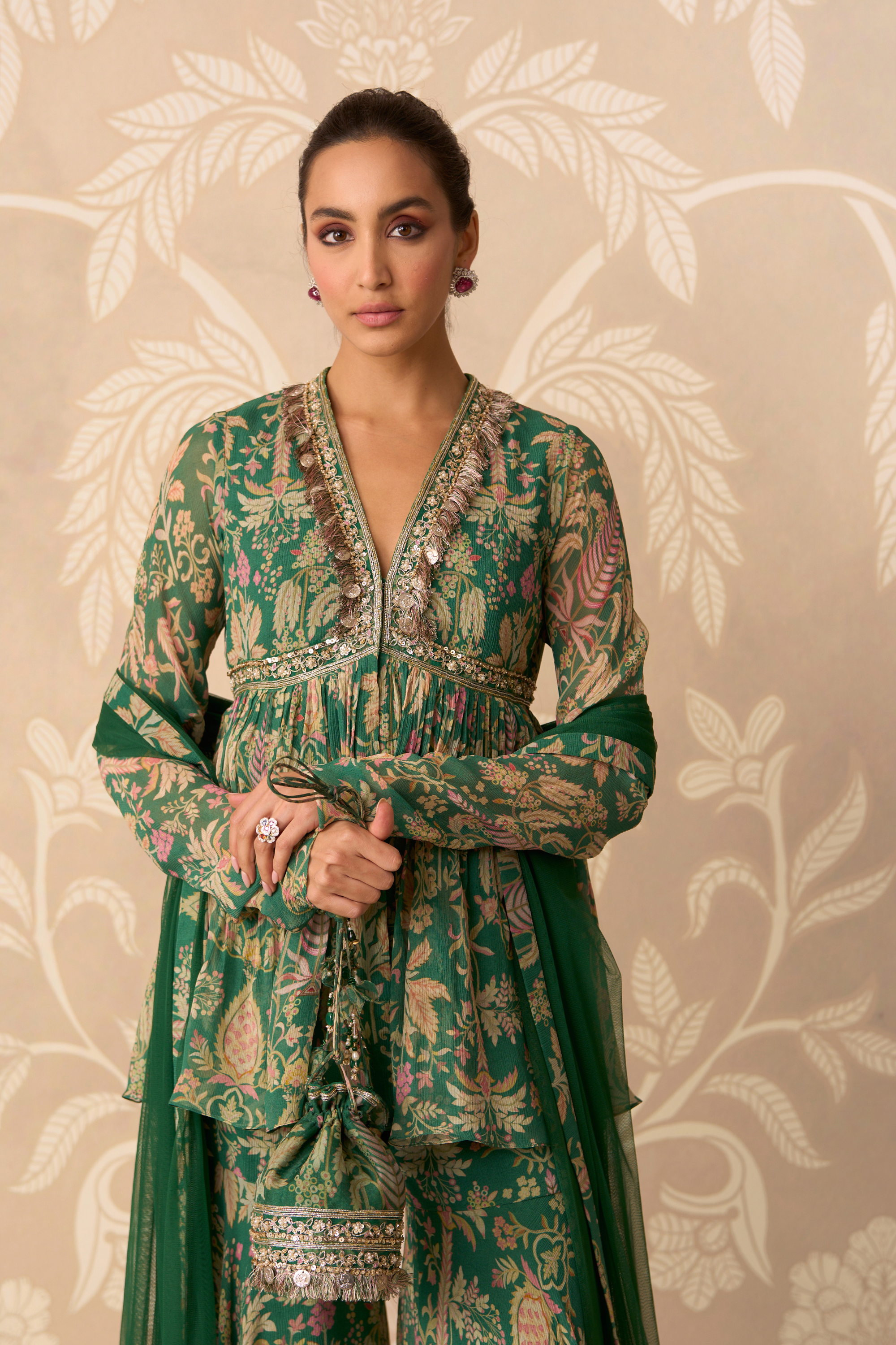 Nazneen Peplim 
garara Set