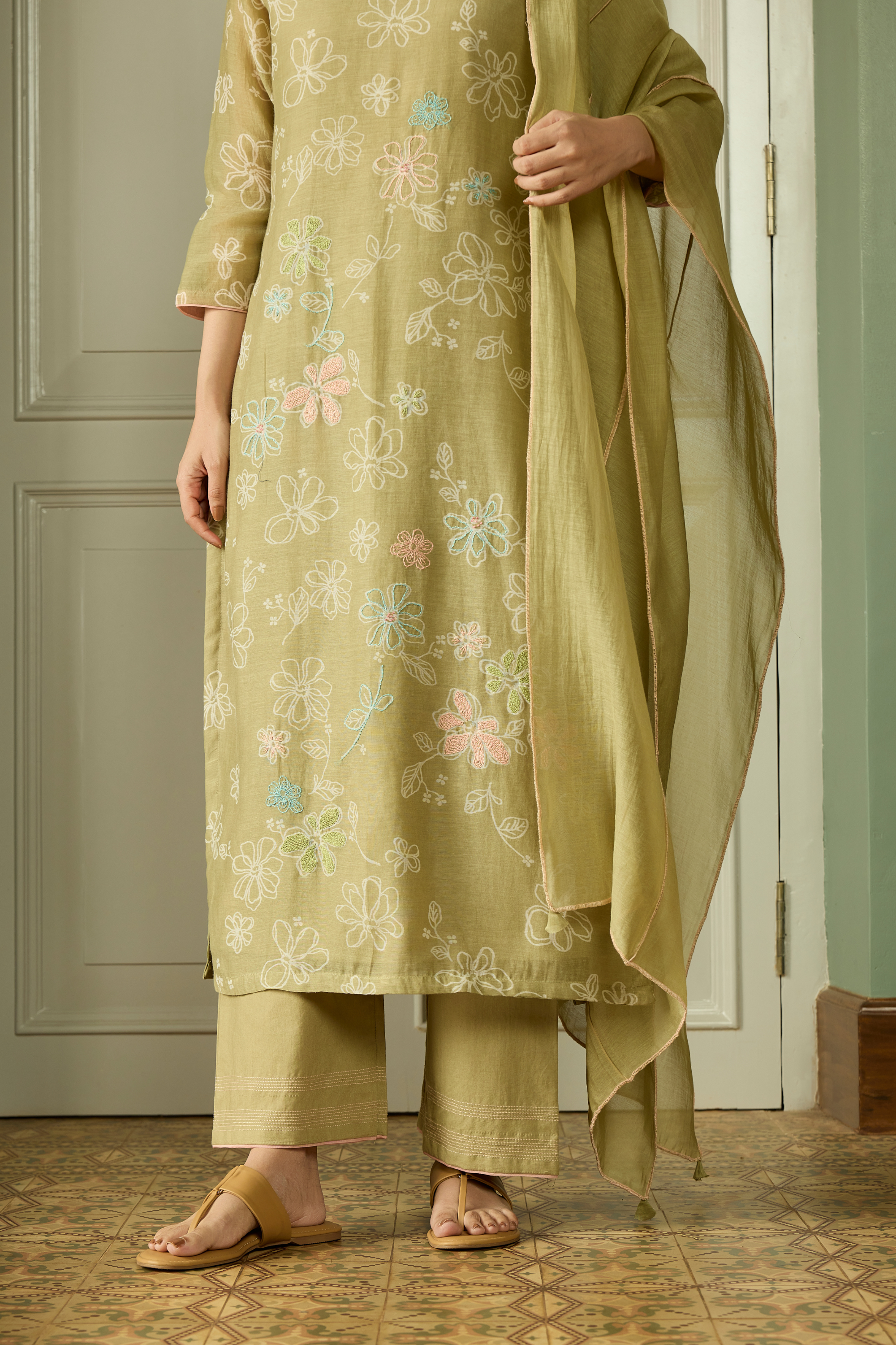 Meadow Thread Embroidered Kurta Set