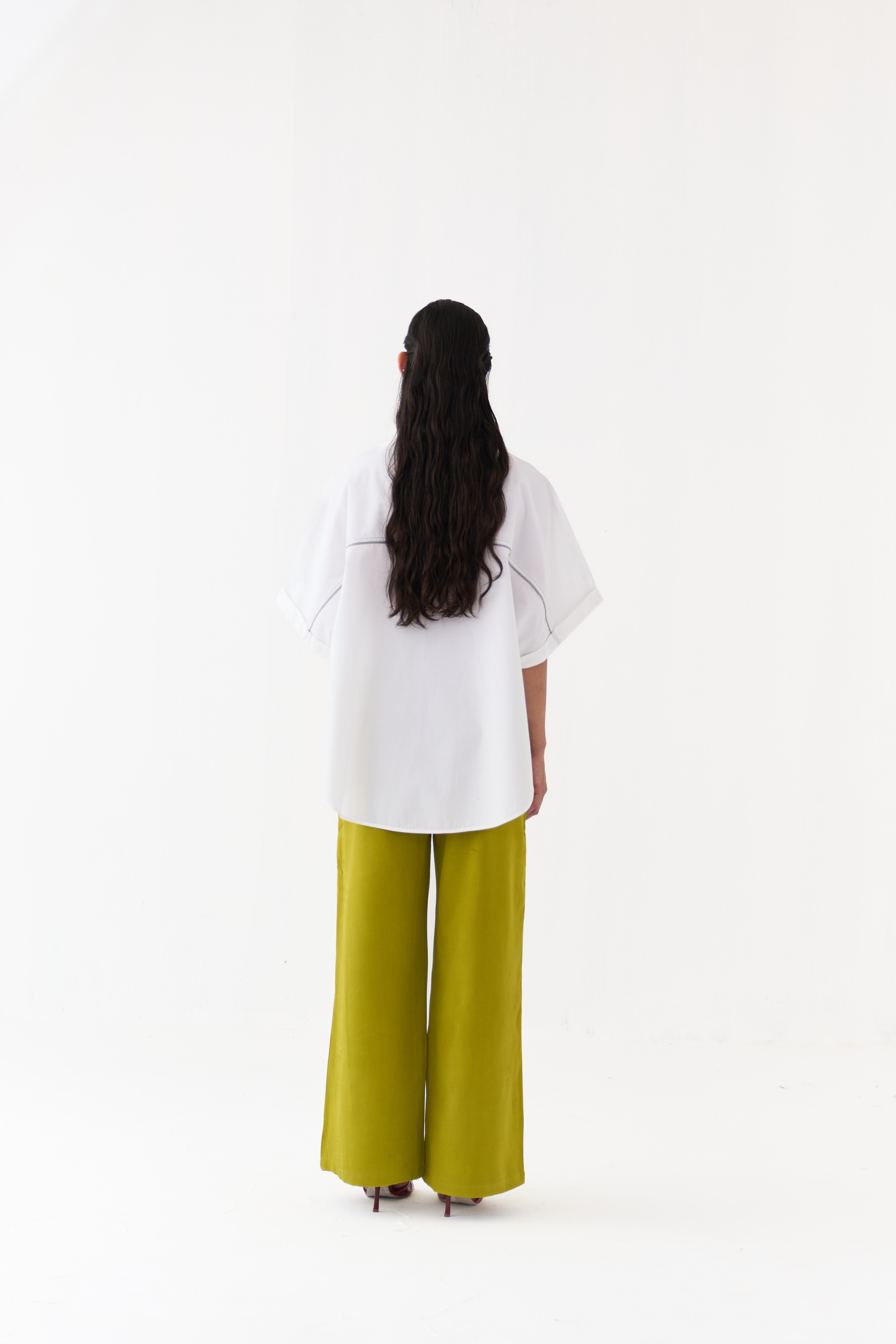 Hand Emb. Detail U-hem Shirt Co-ord
