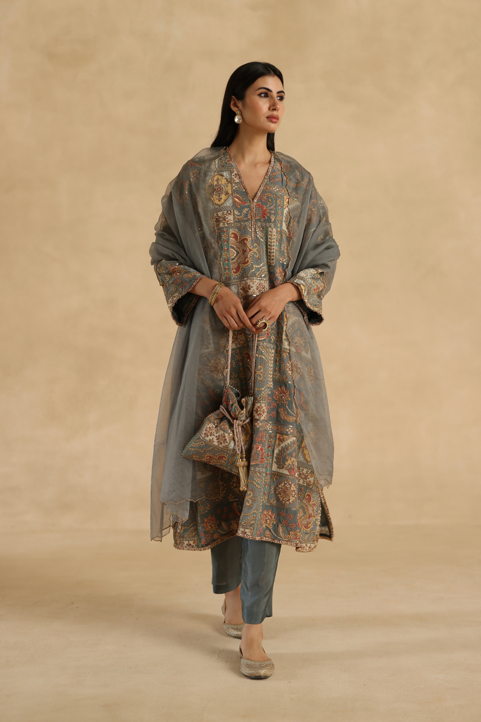 Tarini Suit Set