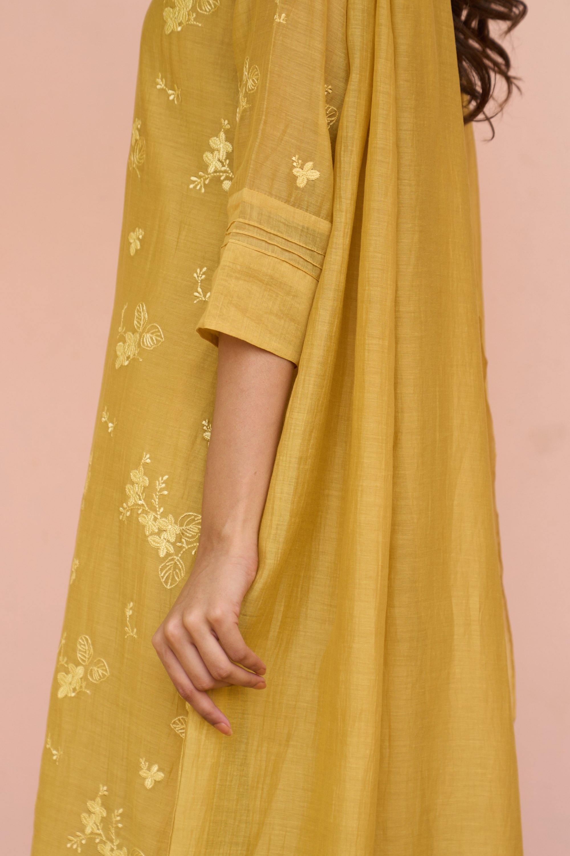 Rue Thread Embroidered Kurta Set