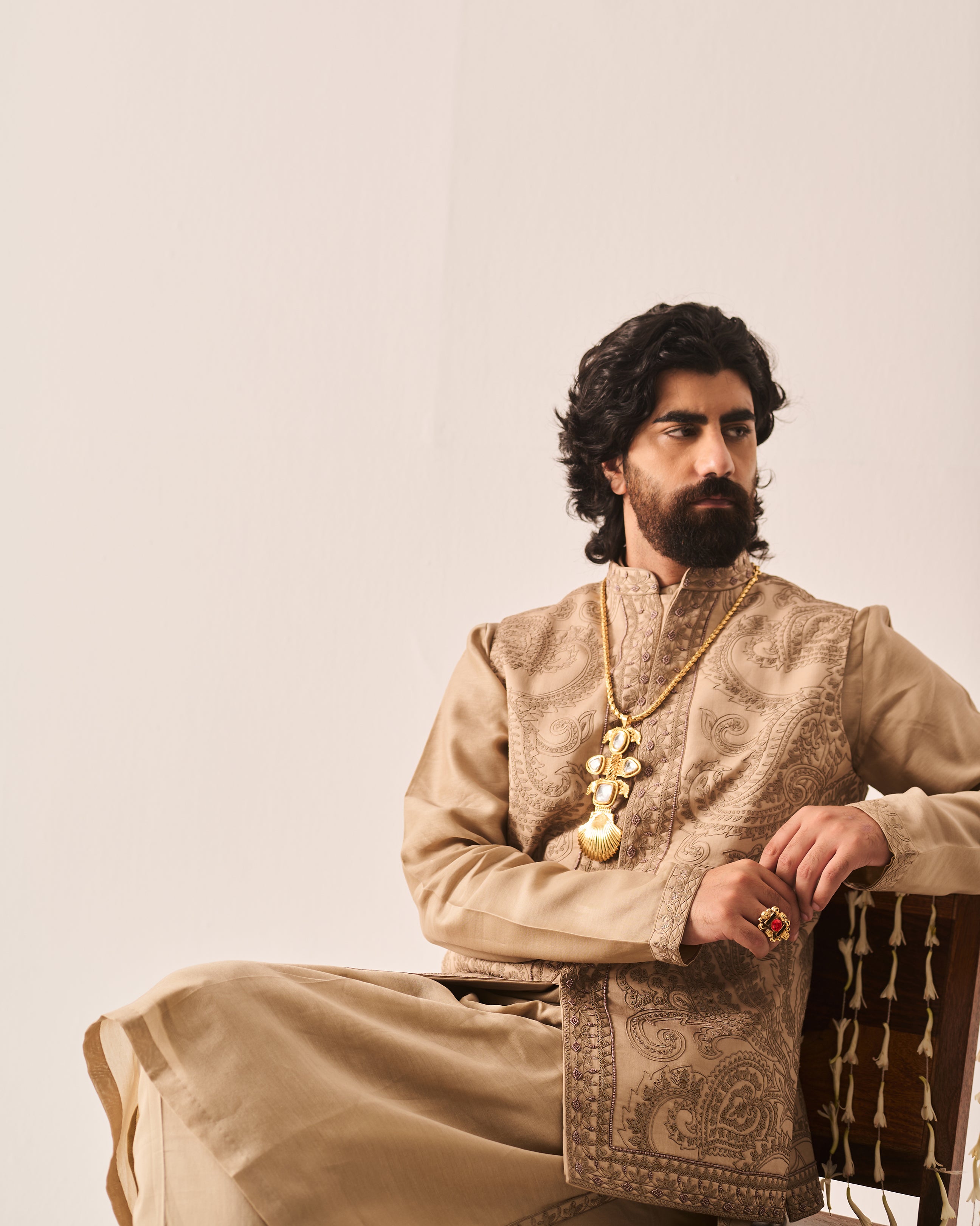 Paisley Bageecha Kurta With Pants And Bundi