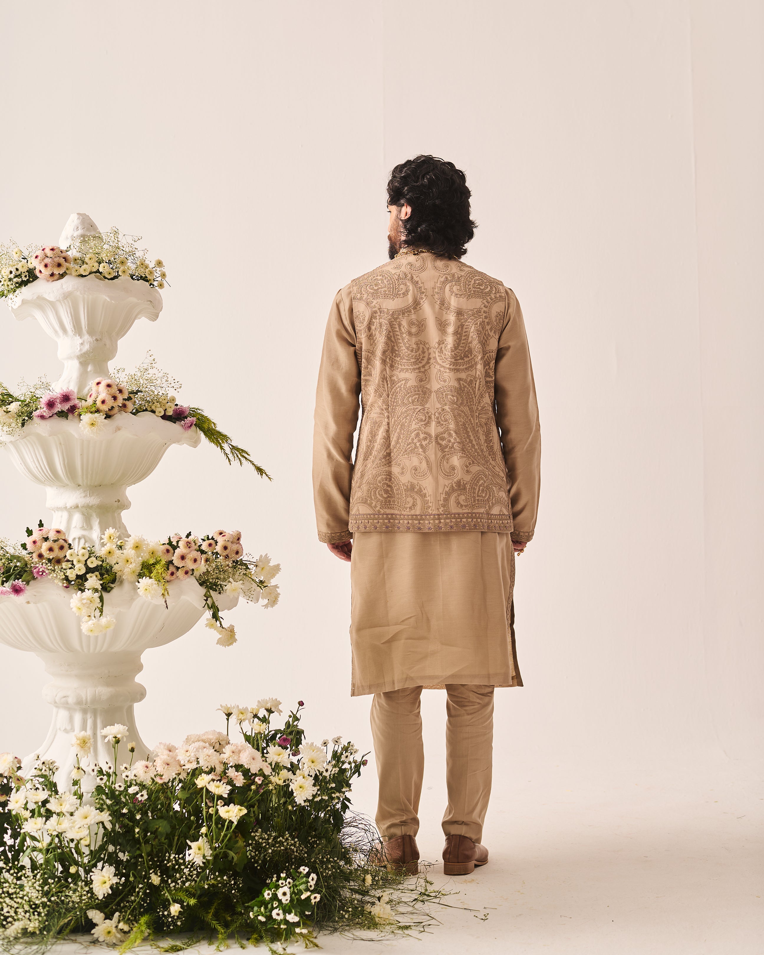 Paisley Bageecha Kurta With Pants And Bundi