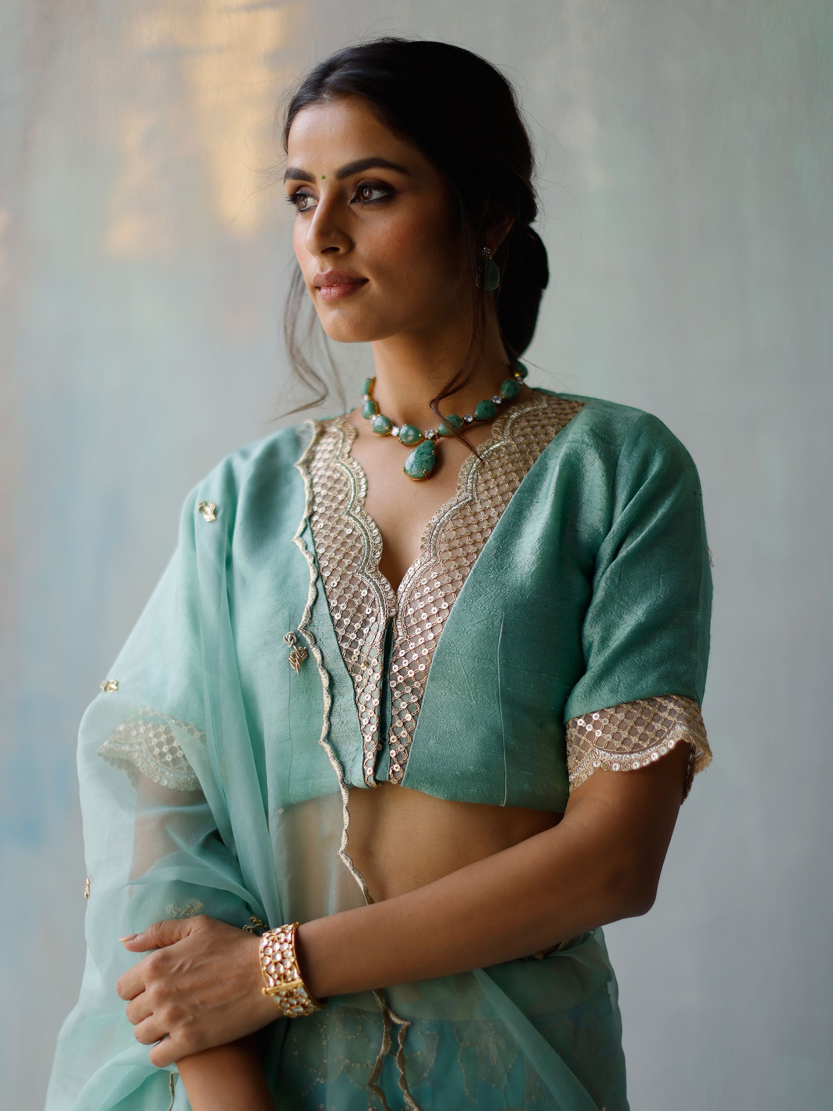 Kundali Bhagya actress Shraddha Arya spruced up her wardrobe with playful  mini floral dress : Bollywood News - Bollywood Hungama
